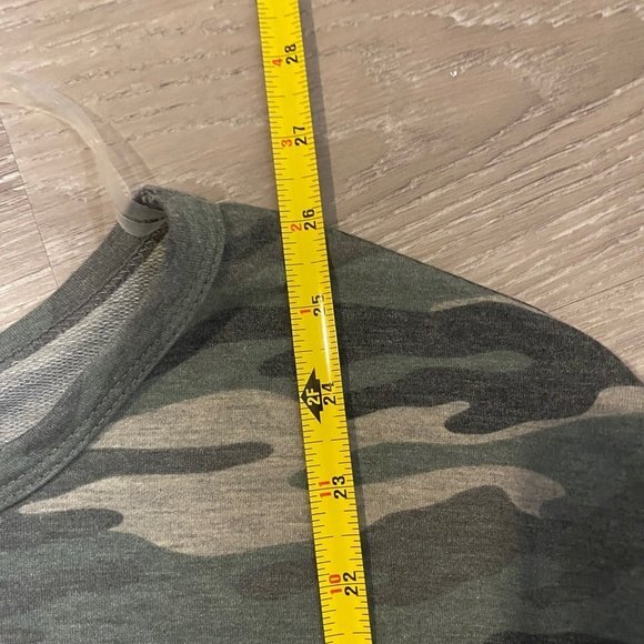 Maverick The Collection Camo Print Top. Multicolor. Small. - Picture 6 of 7